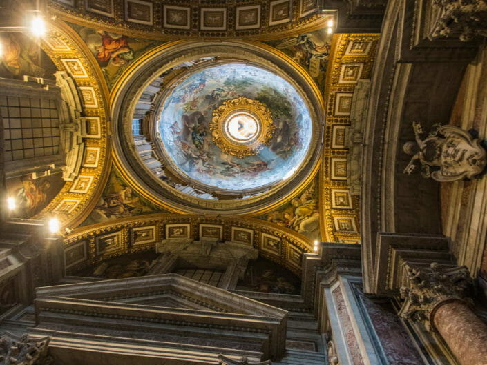 Fotografia soffitto San Pietro entrata