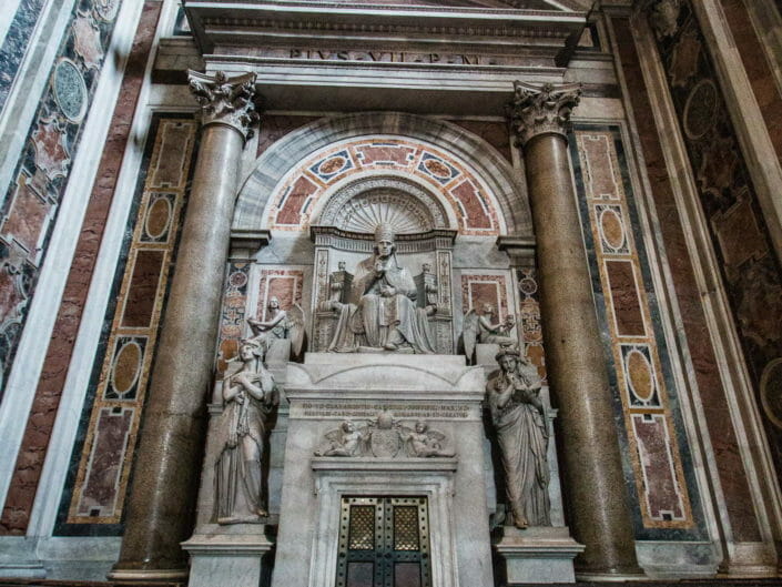 Scultura di Pio VII nella Basilica di San Pietro