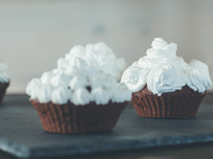 Cupcake cioccolato e panna di lato